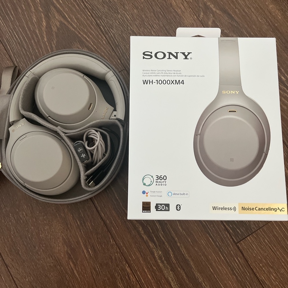 Noise canceling SONY WH-1000XM4 headphones